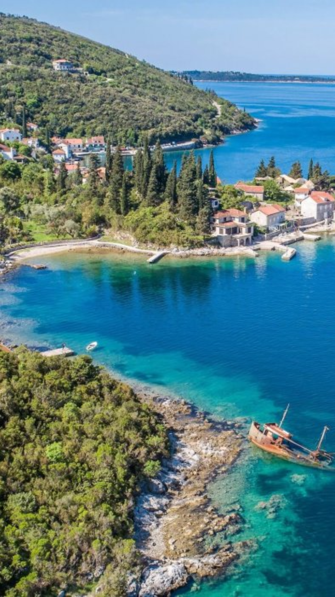 Centrale Lustica Bay